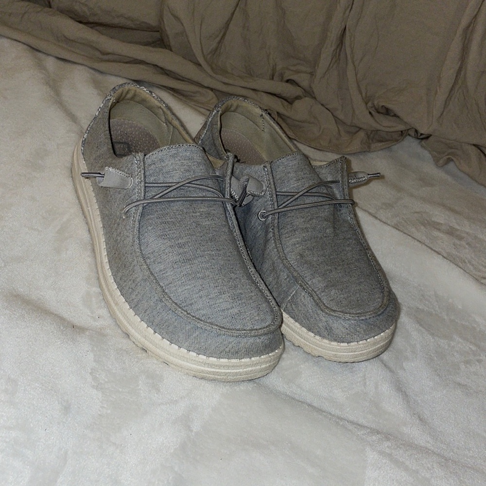 Hey dudes, size 8, slightly dirty.